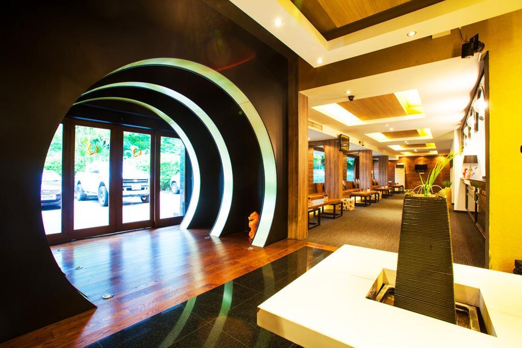 Q Hotel Bangkok Exterior foto