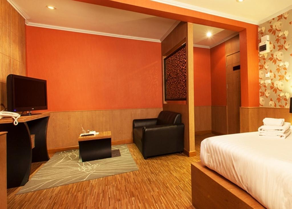 Q Hotel Bangkok Exterior foto